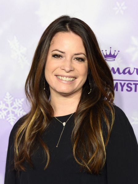 holly-marie-combs-hallmark-channel-movies-and-mysteries-winter-2016-tca-press-tour-in-pasaden-10.jpg