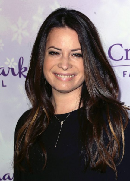 holly-marie-combs-hallmark-channel-movies-and-mysteries-winter-2016-tca-press-tour-in-pasaden-2.jpg