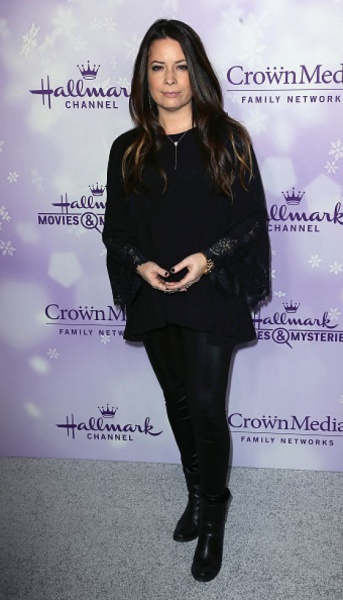 holly-marie-combs-hallmark-channel-movies-and-mysteries-winter-2016-tca-press-tour-in-pasaden-4.jpg