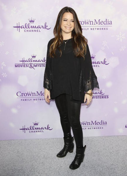 holly-marie-combs-hallmark-channel-movies-and-mysteries-winter-2016-tca-press-tour-in-pasaden-8.jpg