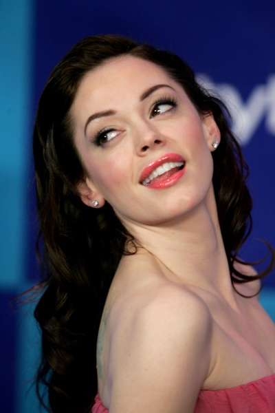 rose-mcgowan-goldenglobes-afterparty-2006-07.jpg