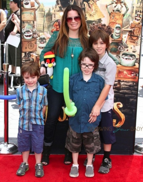 Holly-Marie-Combs-with-kids-Finley-Kelley-and-Riley-Donoho-at-At-Boxtrolls-Premiere-575x731.jpg